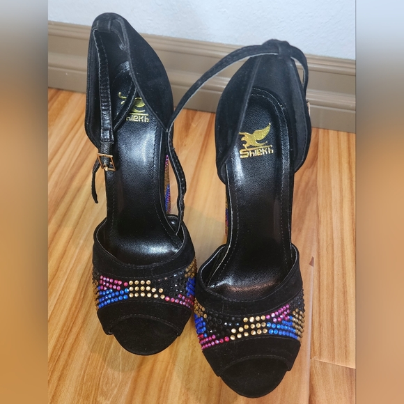 Size 6.5 black Velvet with gems 5 1/2" heel and 1" platform with ankle straps - Picture 8 of 9